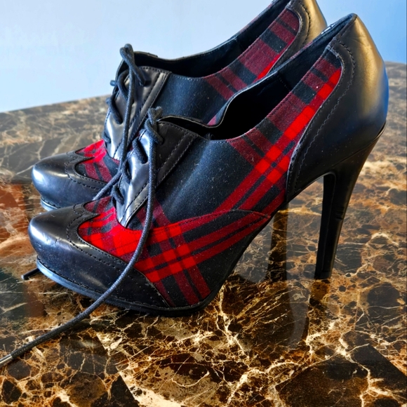 Black and Red Plaid Heels - Picture 1 of 3